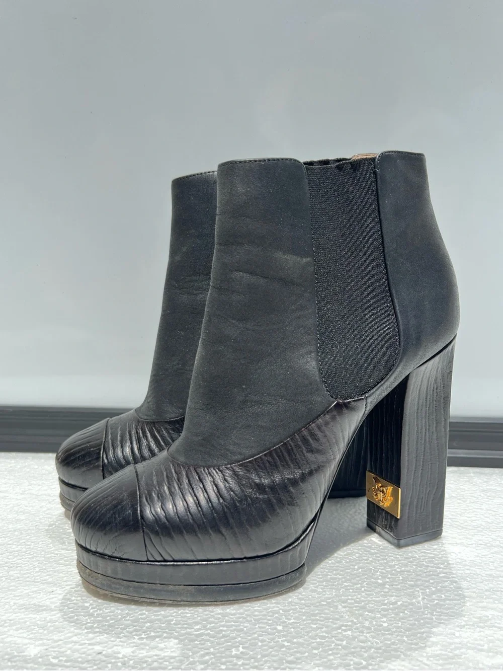 Chanel Interlocking CC Logo Heel Ankle Boots Size 38.5 Black Leather 2014